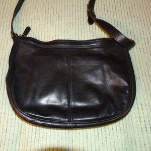 Coach Black Leather Bag.  Shoulder strap, zippered